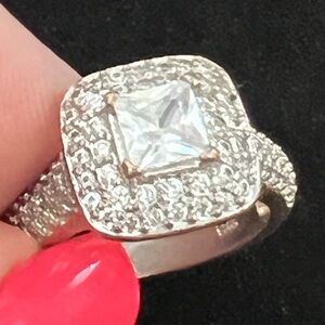 925 STERLING SILVER DIAMOND ENGAGEMENT RING.  GORGEOUS!